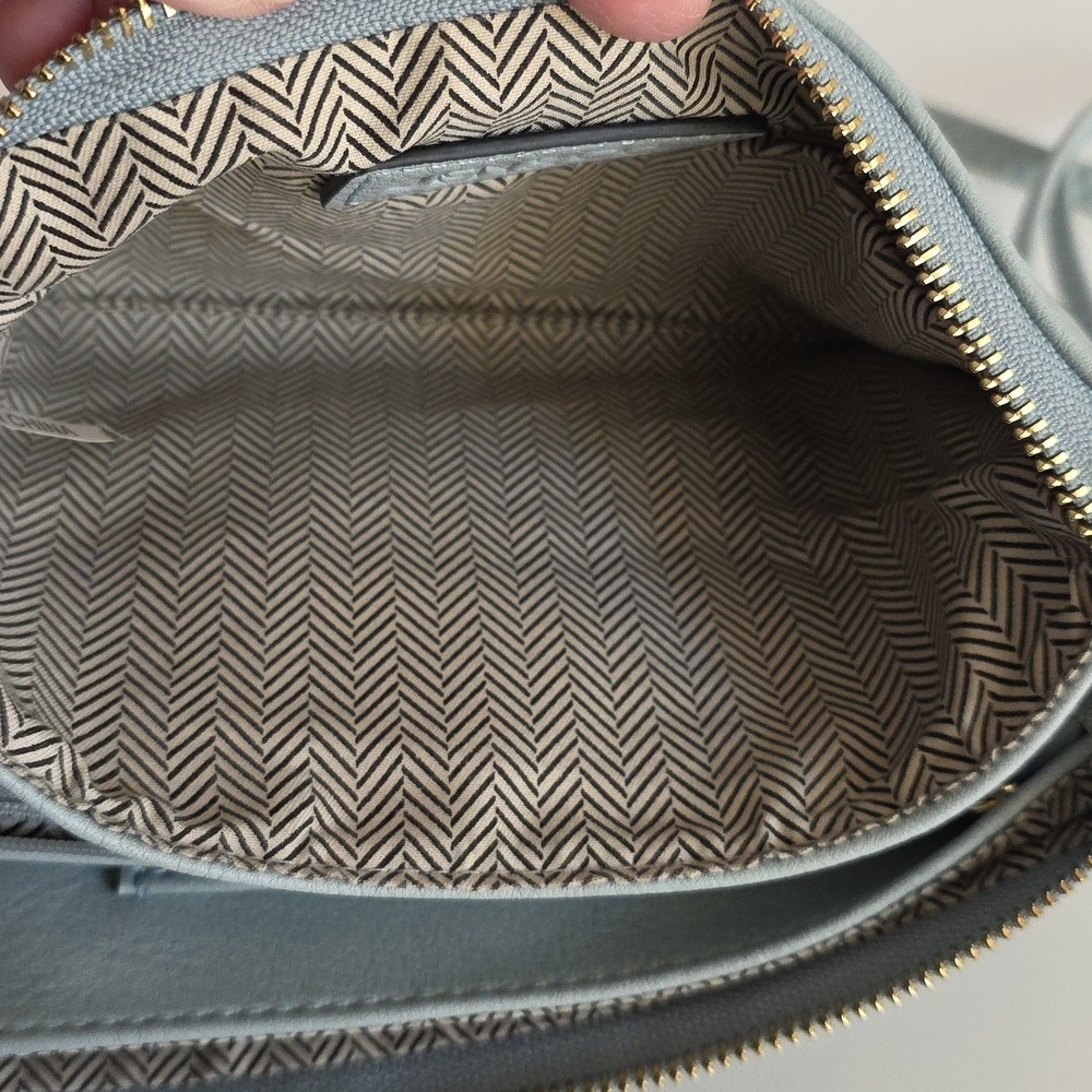 Jen & Co Blue With Gold Hardware Crossbody Bag.  Adjustable Strap - Picture 8 of 16